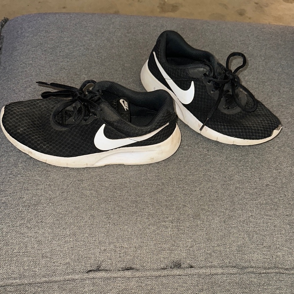 Nike Black and White Sneakers Classic Design